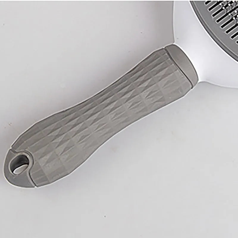 Escova para pelos com ação de limpeza rápida